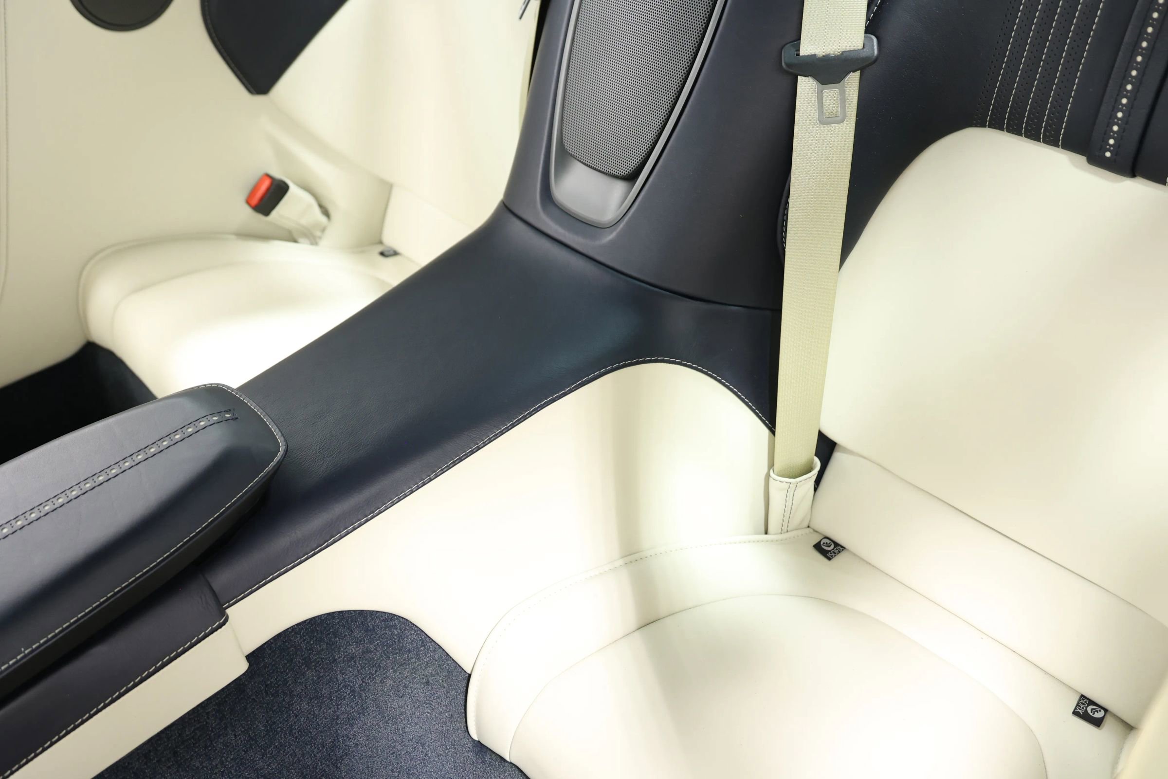 Used 2019 Aston Martin DB11 Coupe RWD image 52