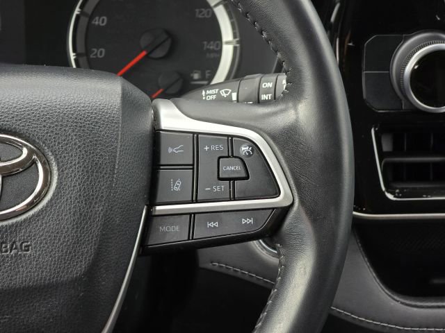 Used 2022 Toyota Highlander LE AWD/4WD image 23