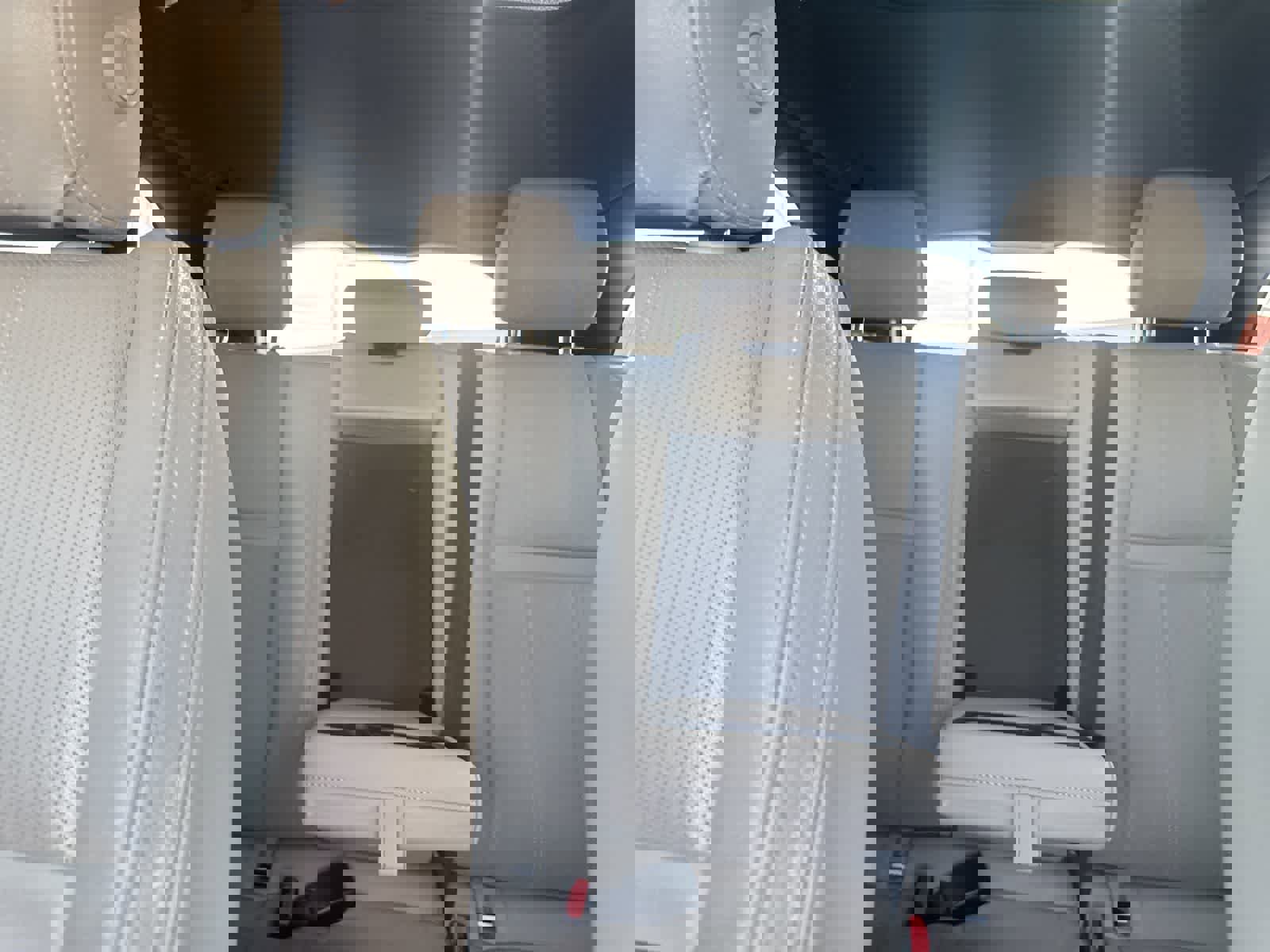 Used 2018 Land Rover Range Rover Velar R-Dynamic SE image 21