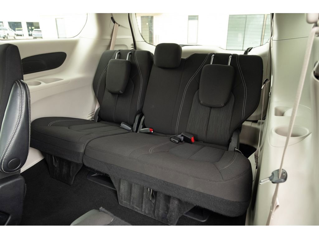 Used 2023 Chrysler Voyager LX image 14
