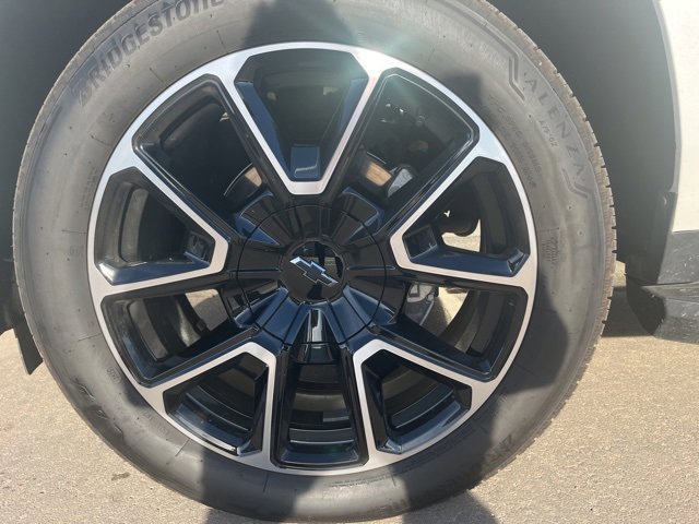 Used 2025 Chevrolet Suburban RST w/ Comfort Package image 8