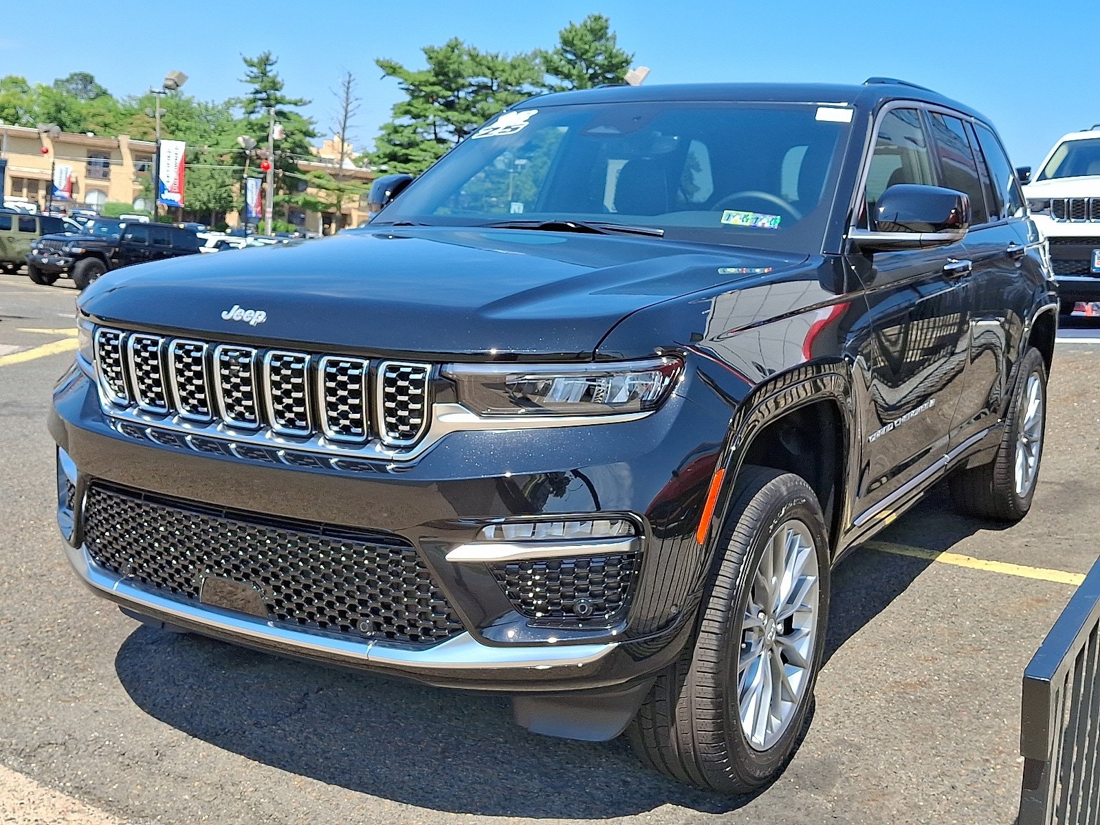 New 2025 Jeep Grand Cherokee Summit AWD/4WD image 3