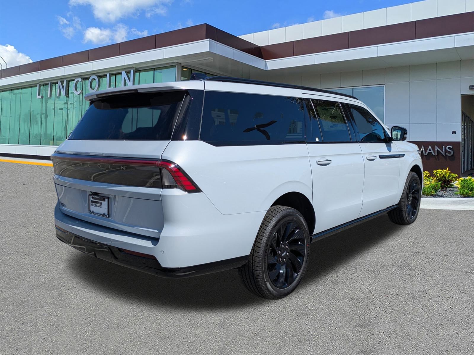 New 2026 Lincoln Navigator L Reserve w/ Jet Appearance Package image 4