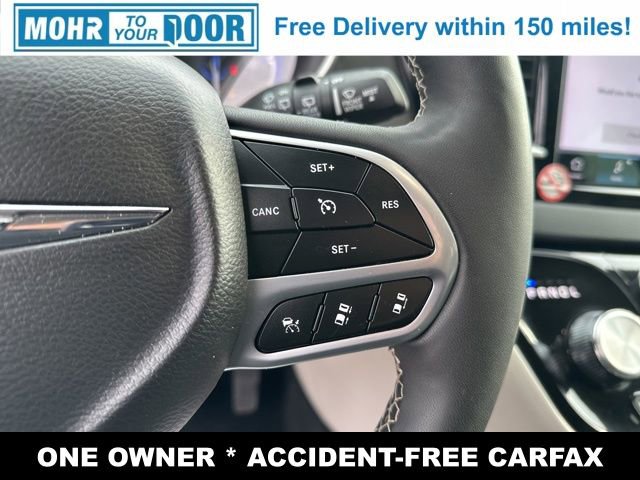 Used 2024 Chrysler Pacifica Touring-L image 14