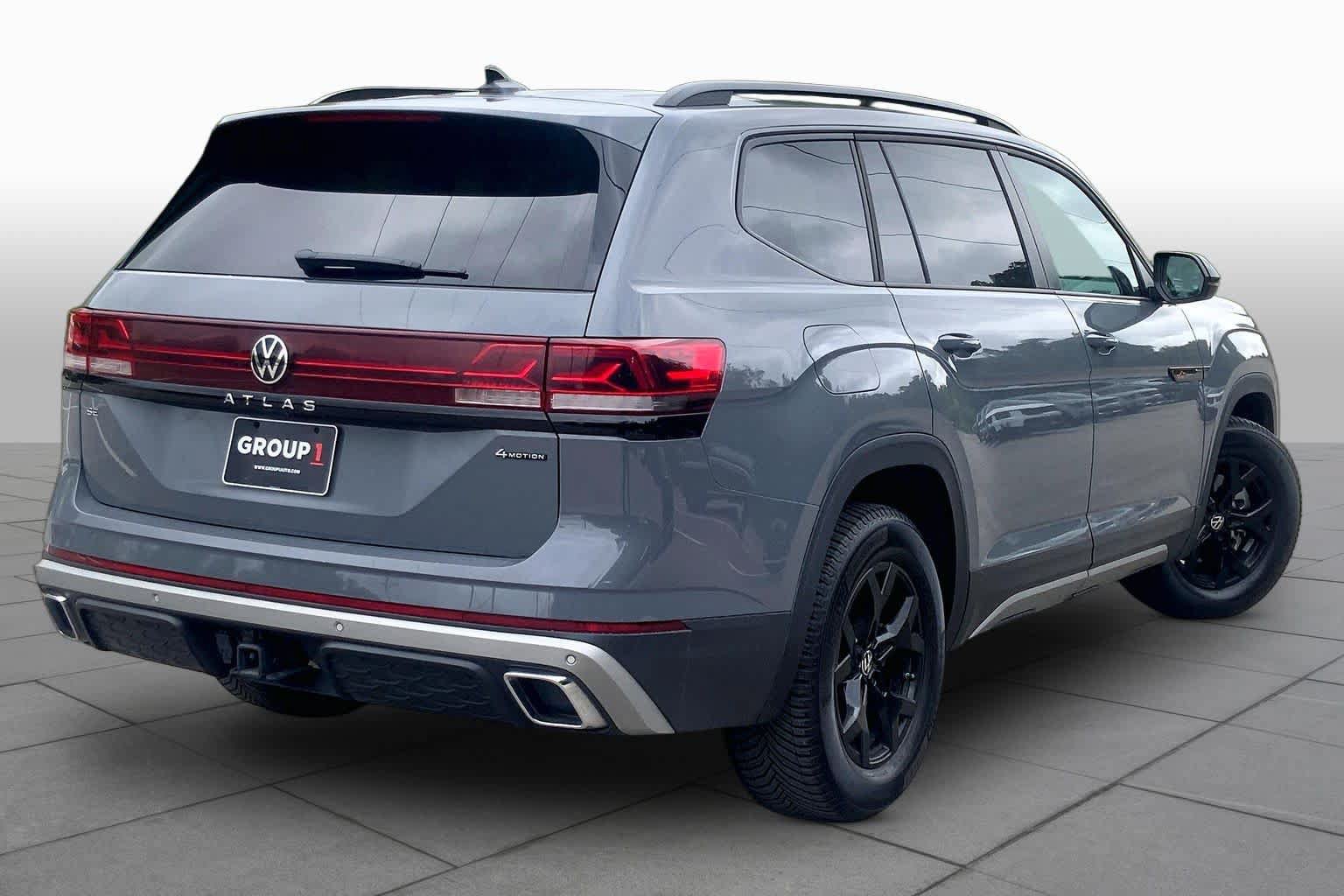 Used 2024 Volkswagen Atlas Peak Edition SE AWD/4WD image 12