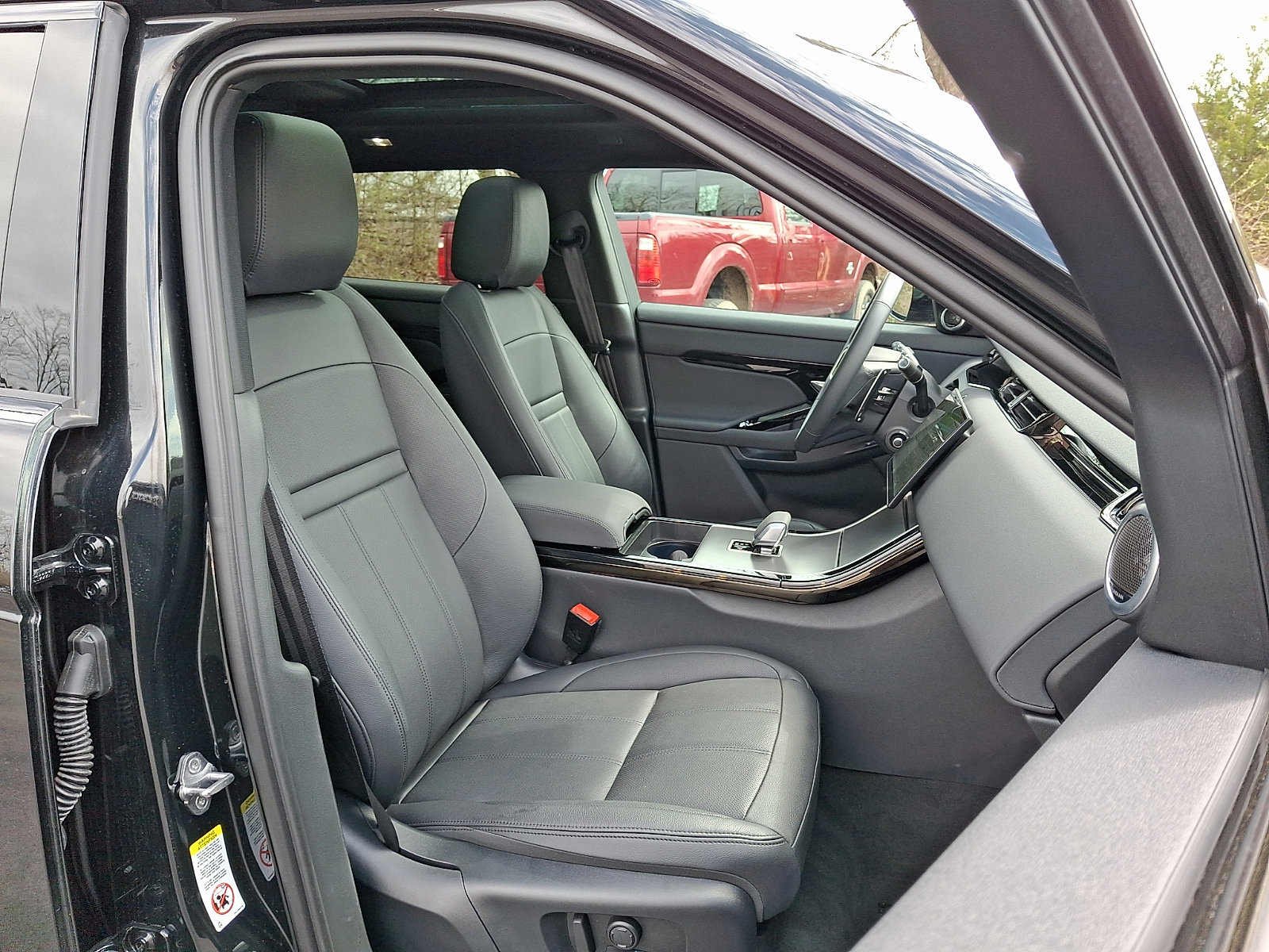Used 2026 Land Rover Range Rover Evoque S AWD/4WD image 3