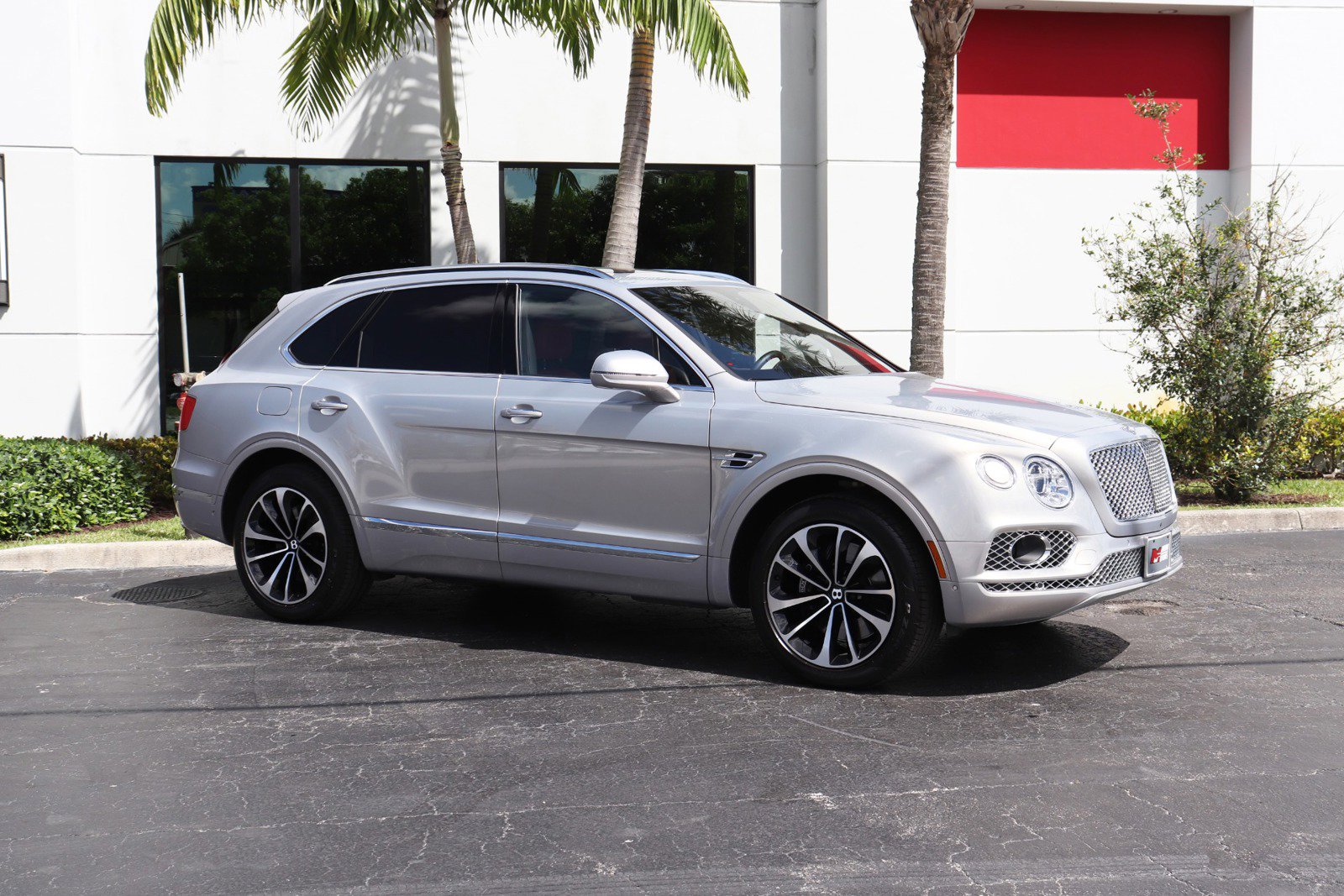 Used 2017 Bentley Bentayga image 15
