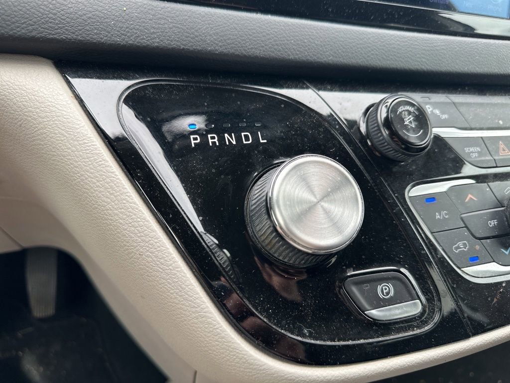 Used 2017 Chrysler Pacifica Touring-L image 25