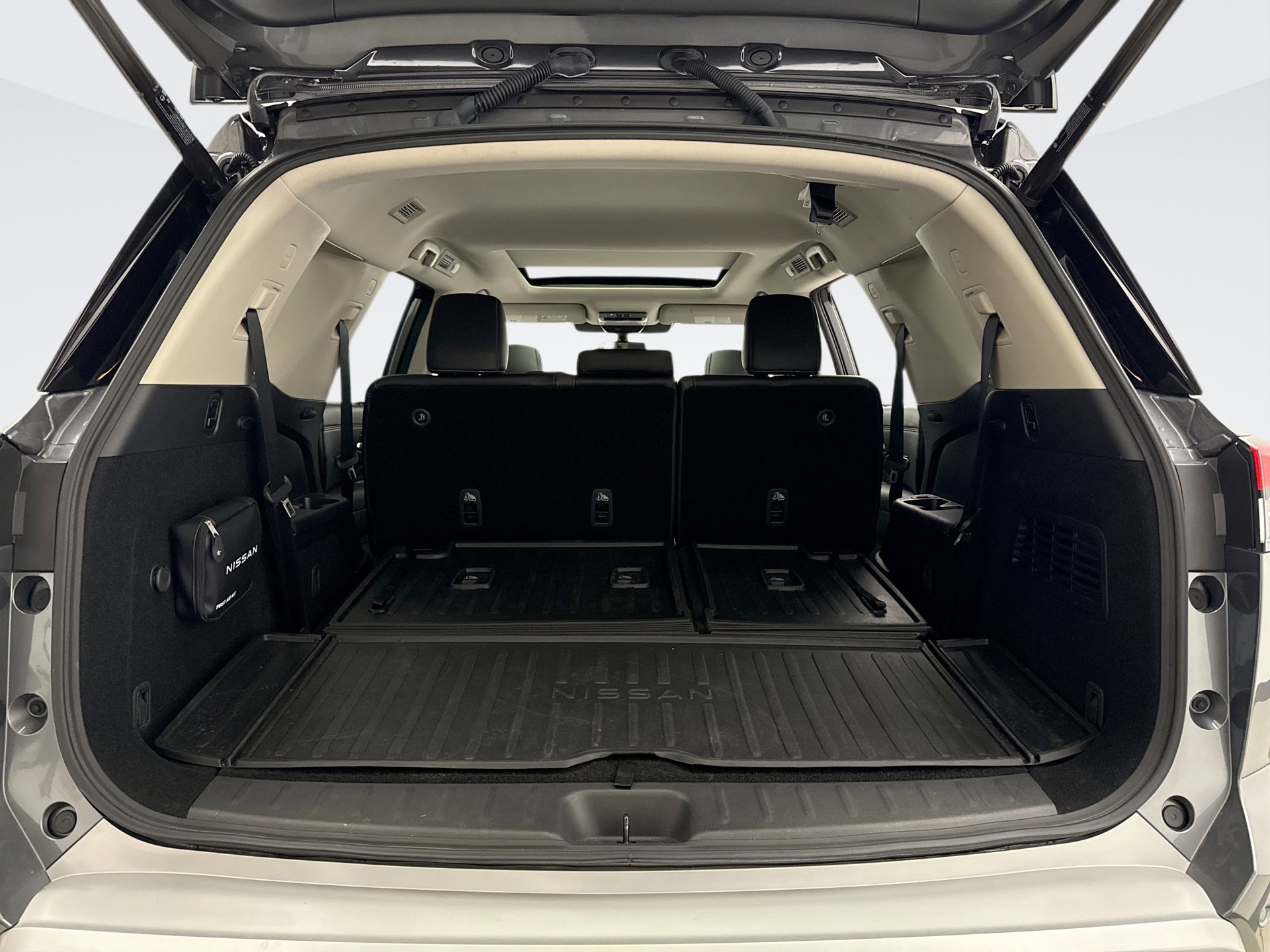 Used 2025 Nissan Pathfinder Platinum w/ Cargo Package image 21