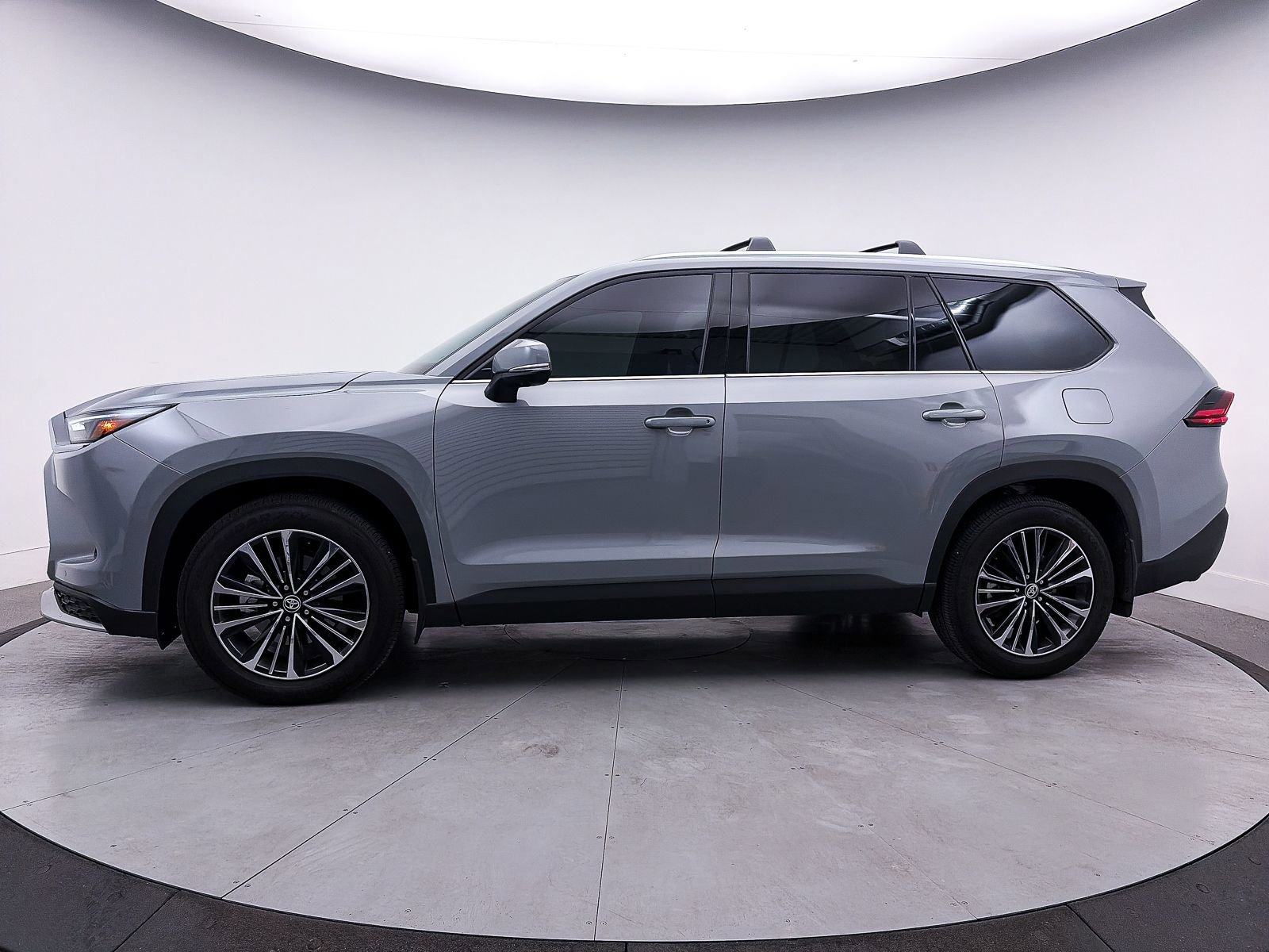 Used 2025 Toyota Grand Highlander AWD Hybrid image 42