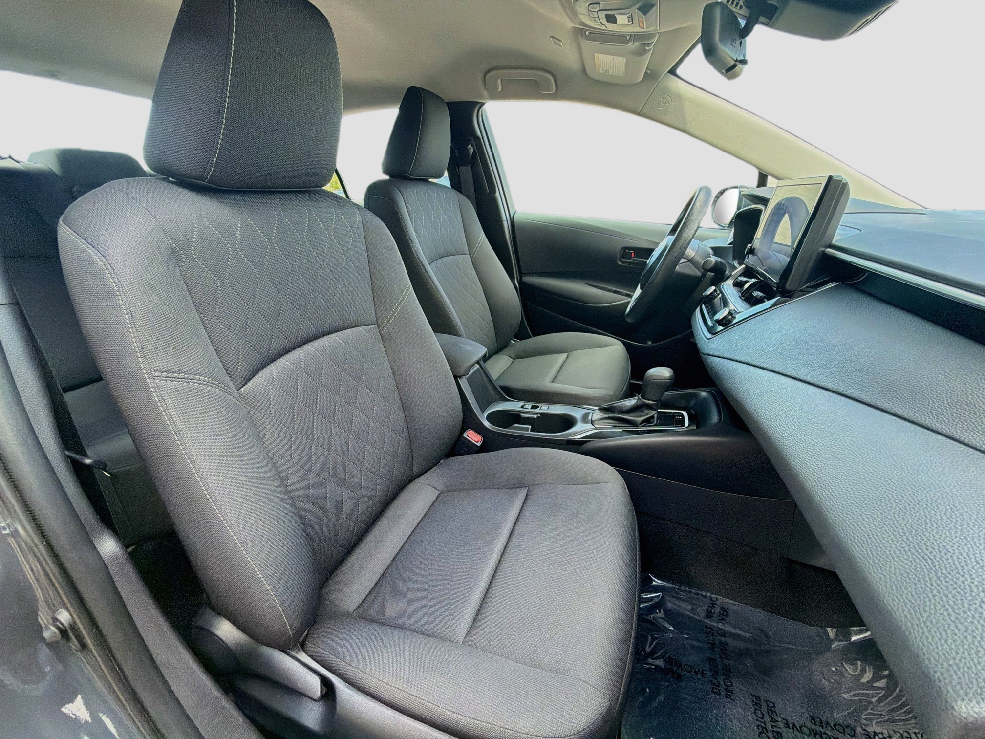 Used 2025 Toyota Corolla LE FWD image 30