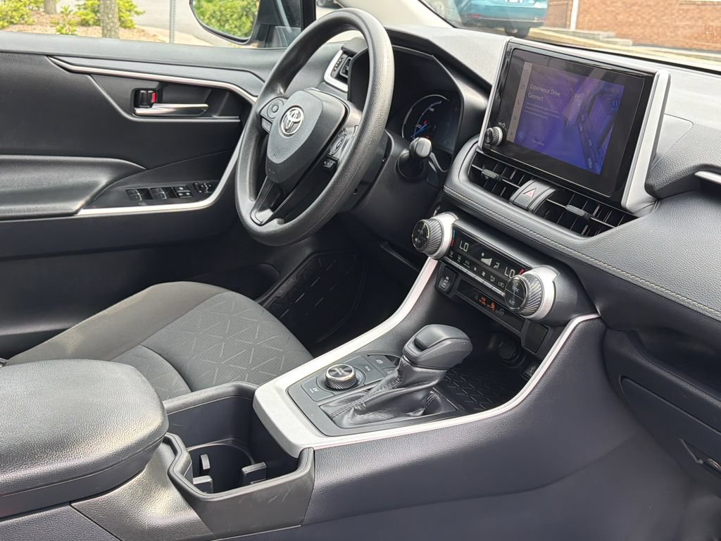 Used 2025 Toyota RAV4 XLE AWD/4WD image 10