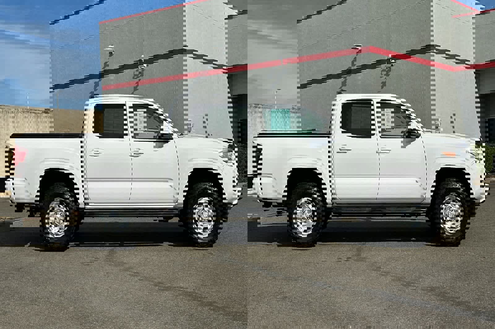 Used 2020 Toyota Tacoma SR image 6