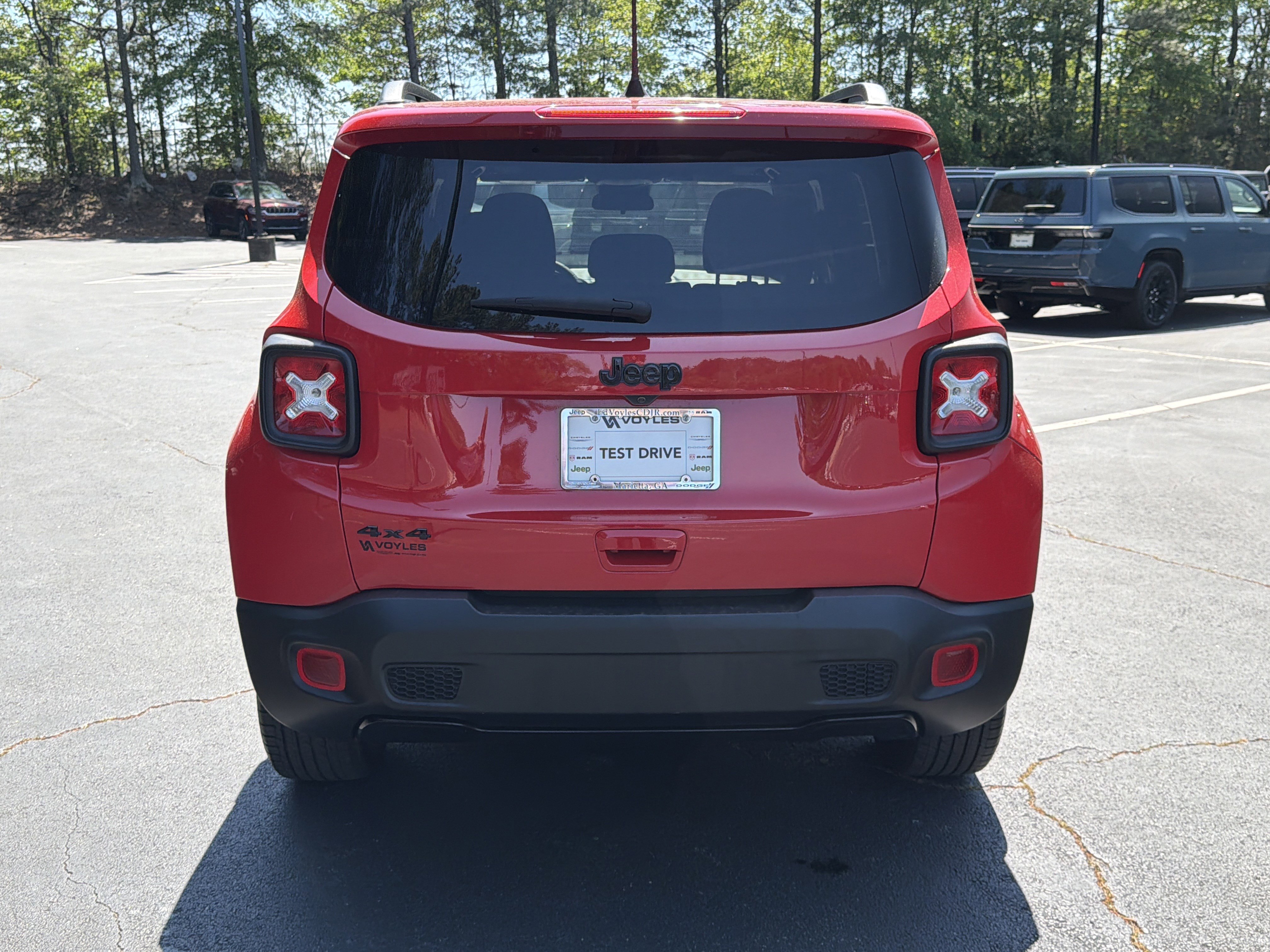 Used 2022 Jeep Renegade Altitude w/ Sun/Sound Group AWD/4WD image 7