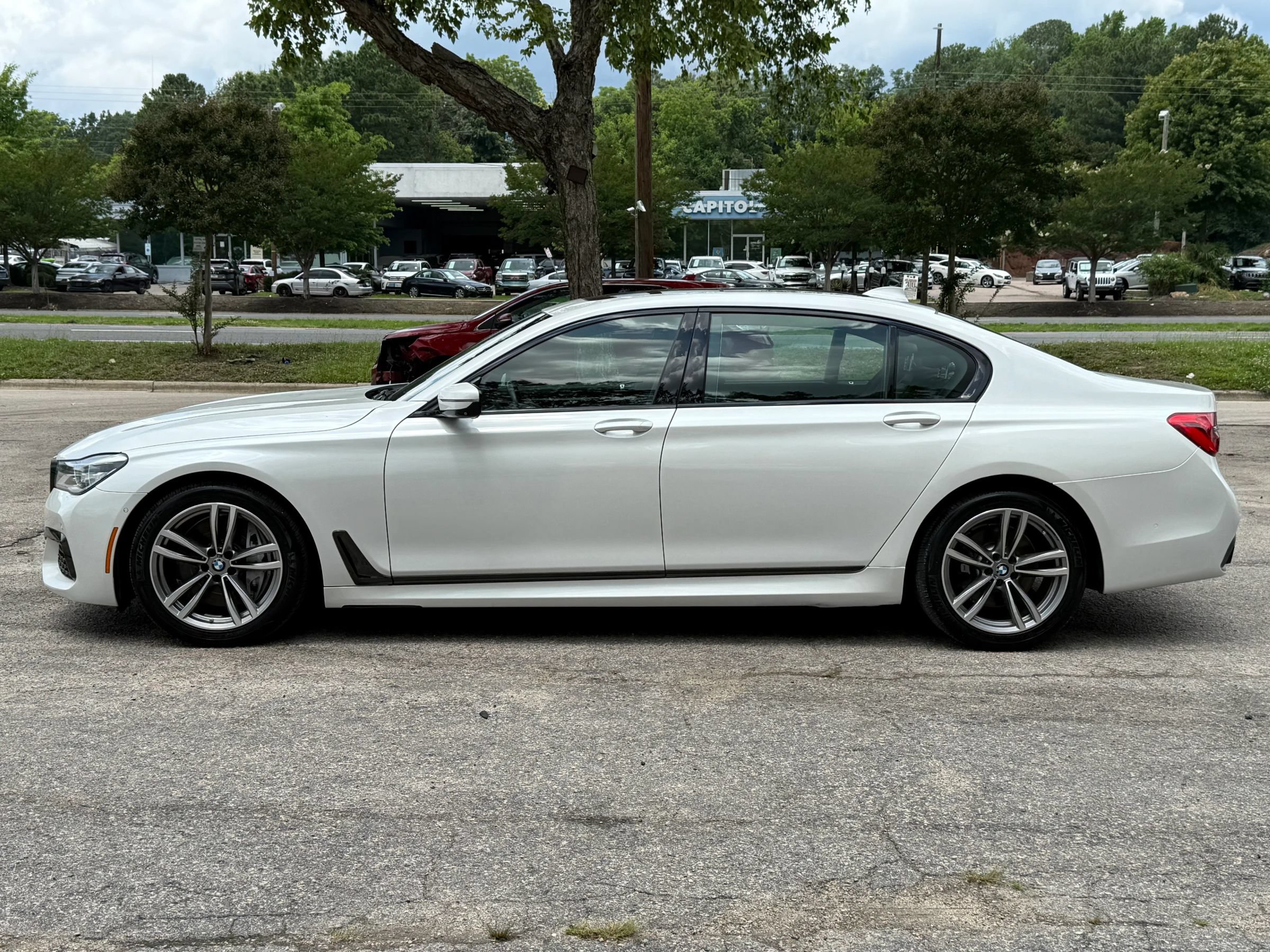 Used 2017 BMW 750i RWD image 8