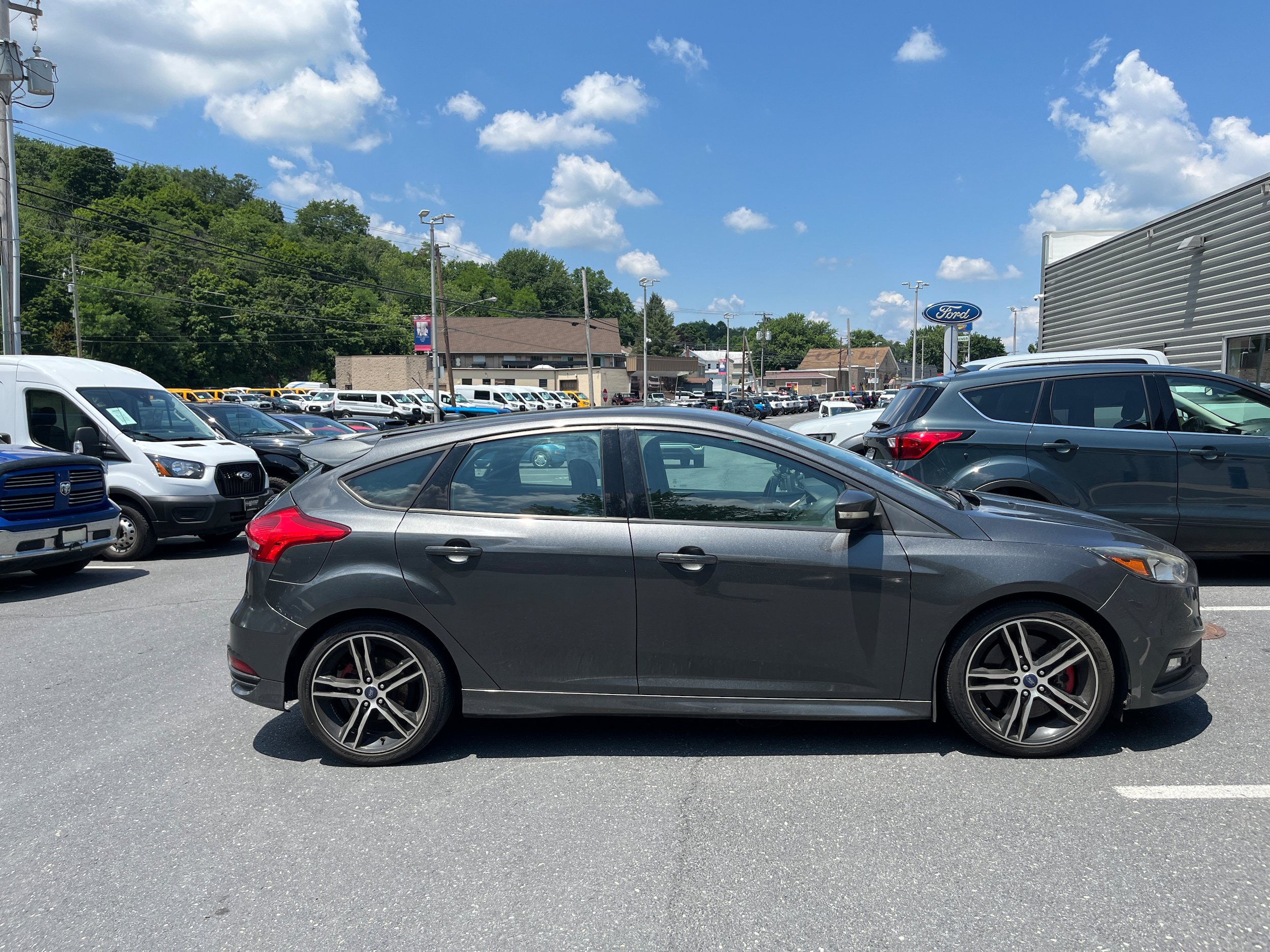 Used 2017 Ford Focus ST FWD image 5