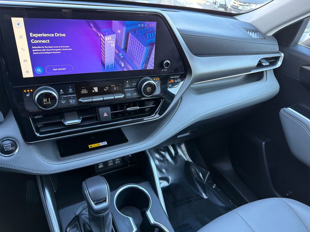 Used 2023 Toyota Highlander XLE image 27