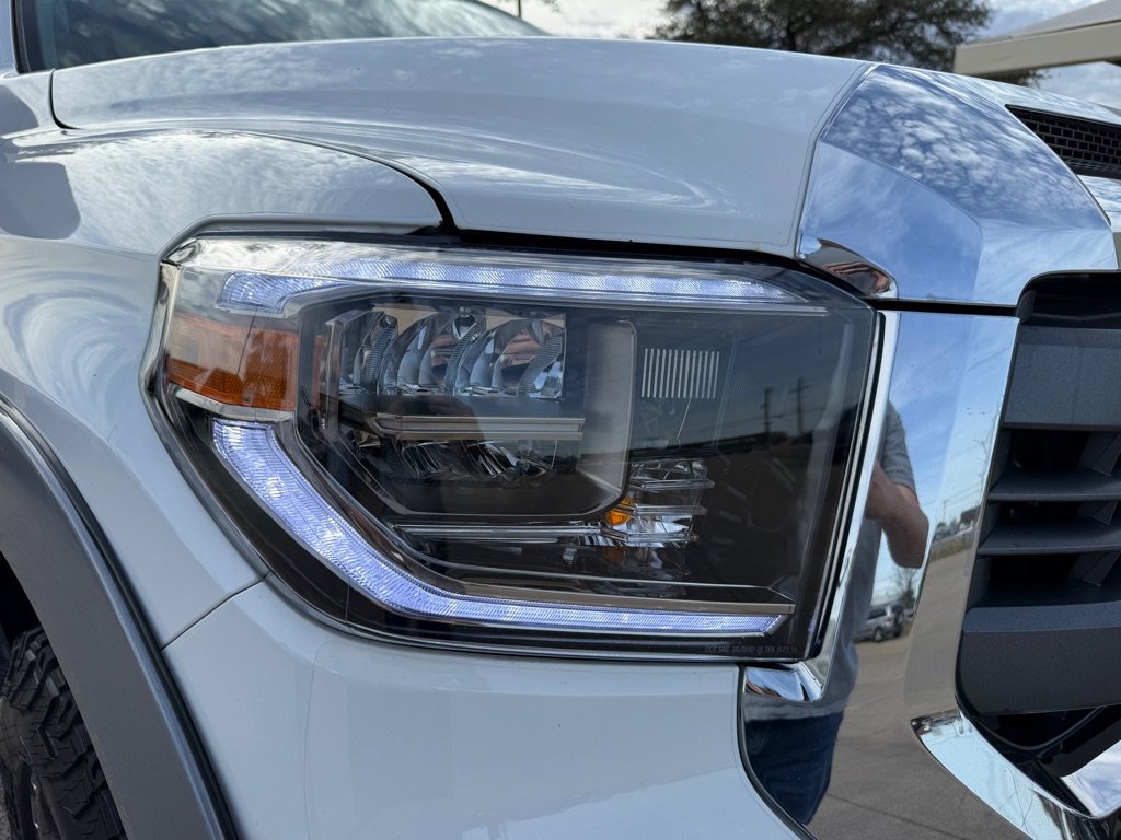 Used 2015 Toyota Tundra SR5 w/ SR5 Upgrade Package image 11