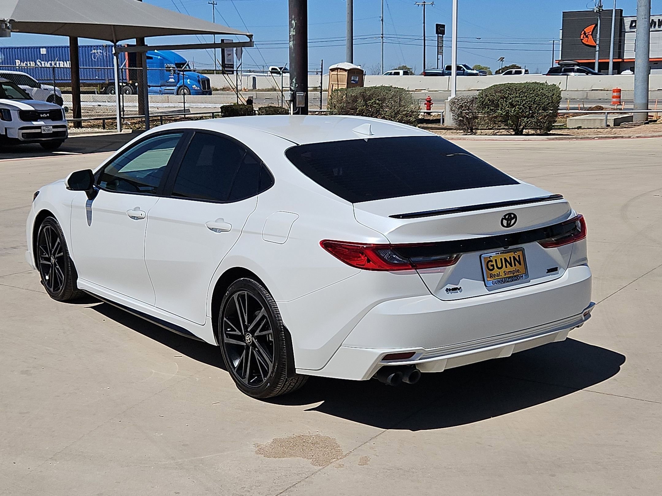 Used 2025 Toyota Camry XSE FWD image 5