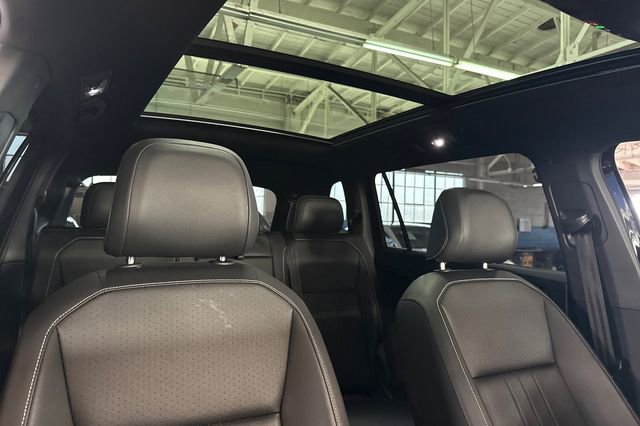 Certified 2022 Volkswagen Tiguan SE R-Line FWD image 22