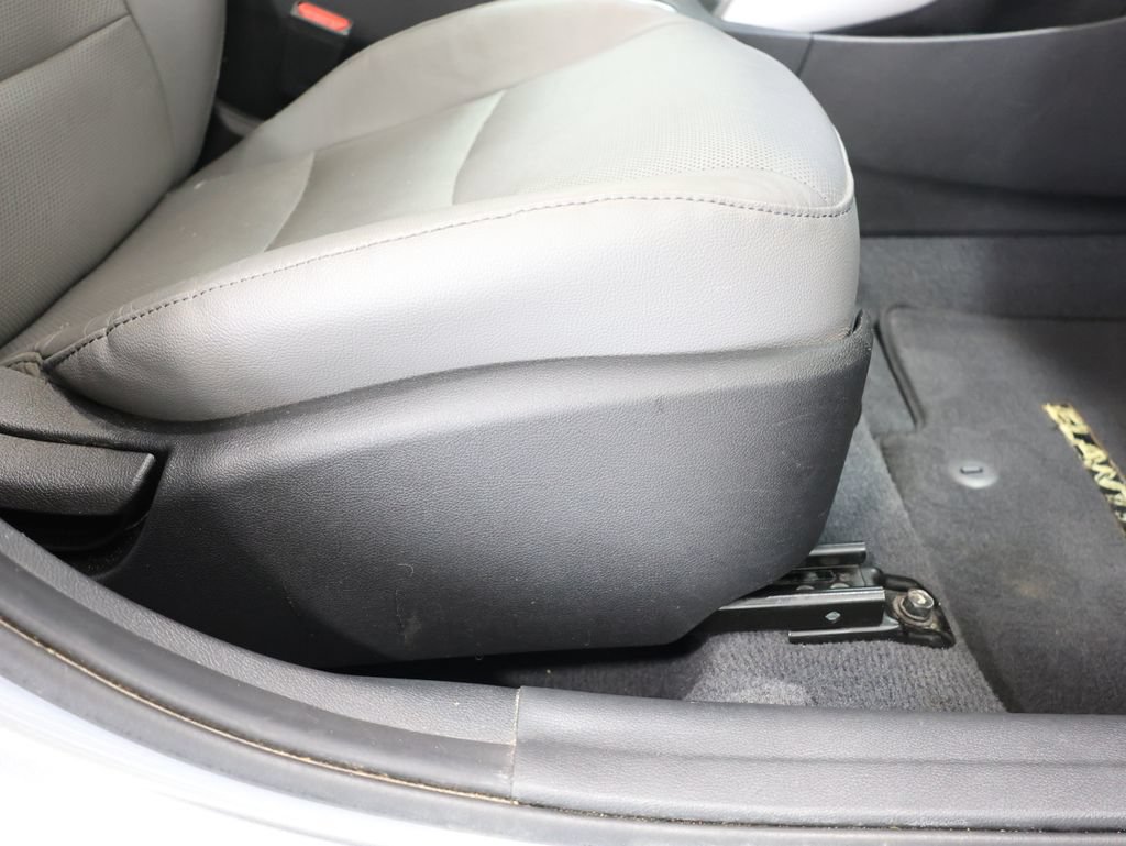 Used 2015 Hyundai Elantra Limited w/ Option Group 05 FWD image 22