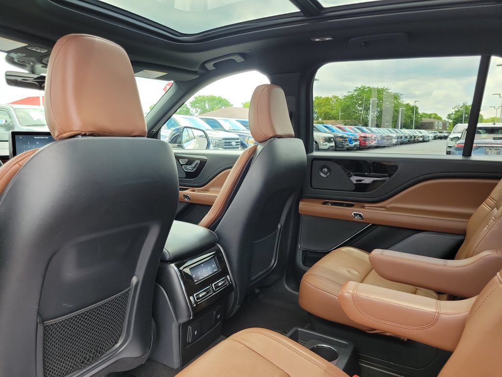 Certified 2021 Lincoln Aviator Reserve w/ Equipment Group 201A AWD/4WD image 16