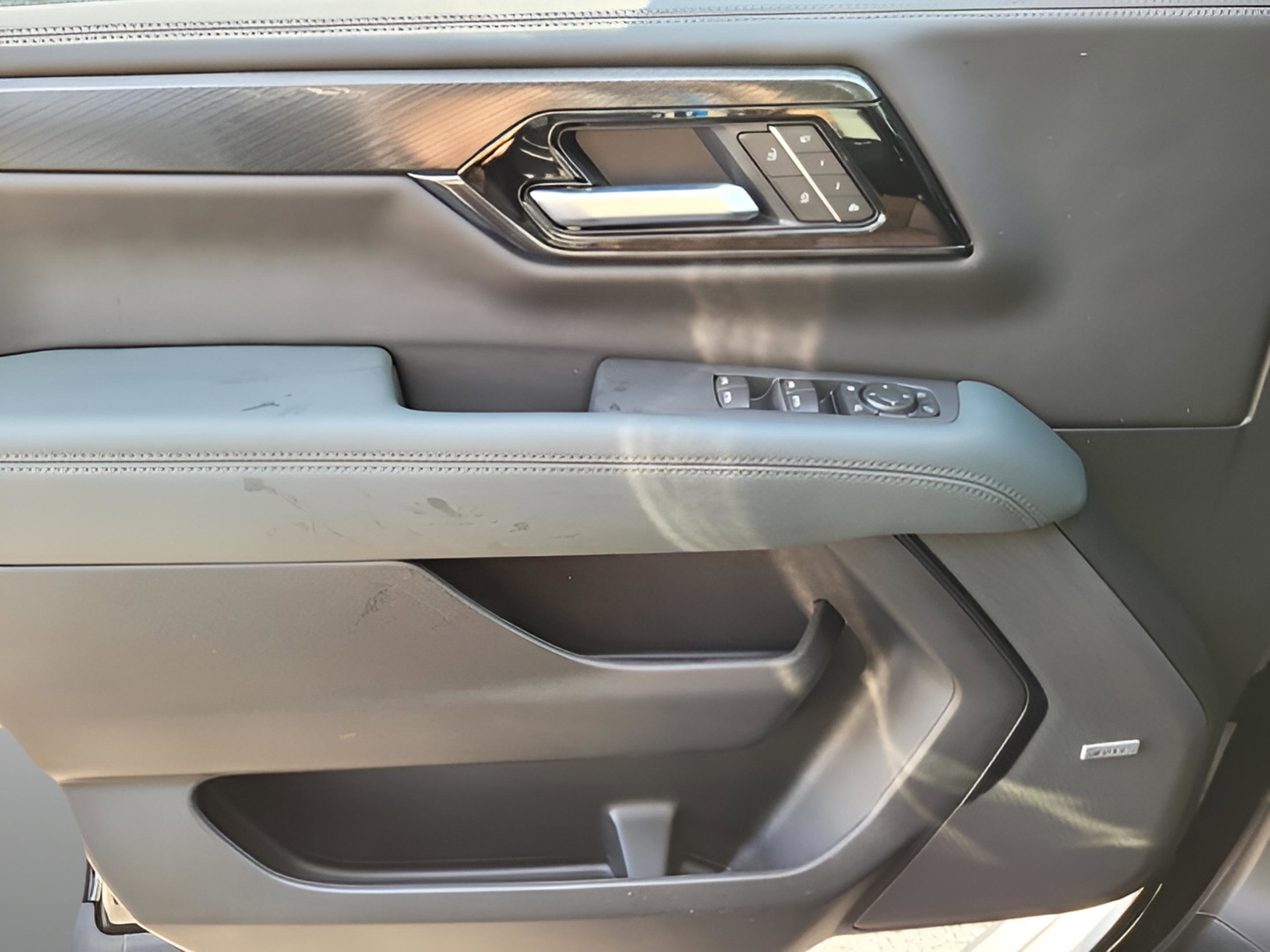 New 2026 GMC Yukon XL AT4 w/ AT4 Premium Plus Package image 25