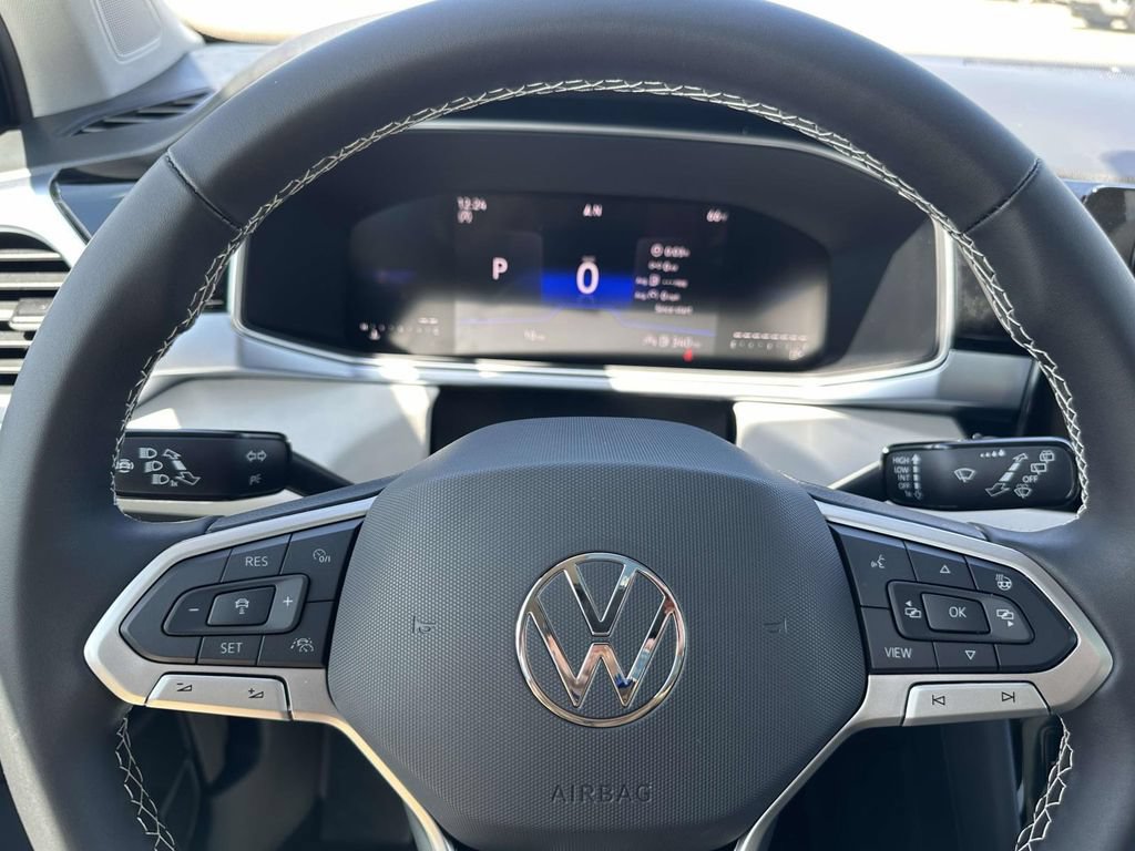 New 2026 Volkswagen Taos SE FWD image 16