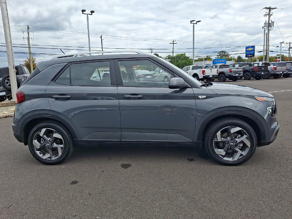 Used 2026 Hyundai Venue SEL FWD image 11