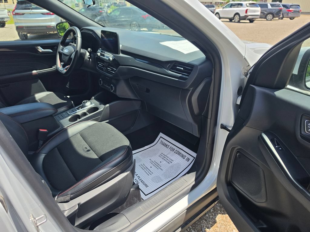 Used 2025 Ford Escape ST-Line Select AWD/4WD image 14