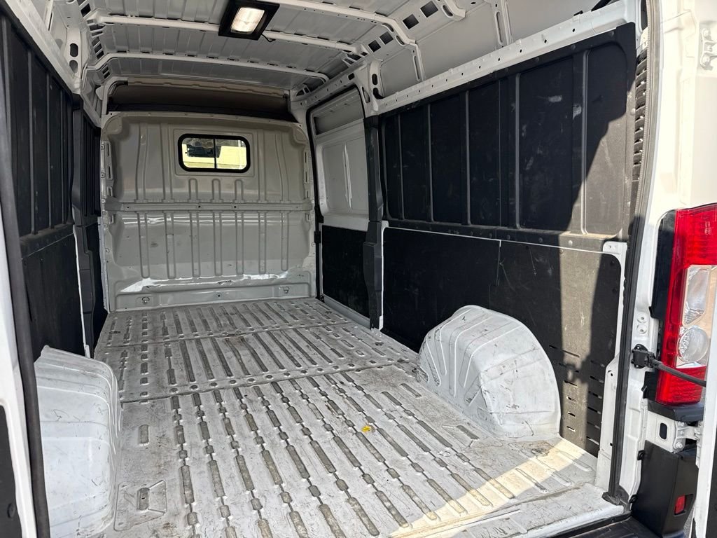 Used 2024 RAM ProMaster 2500 w/ Convenience Group FWD image 14