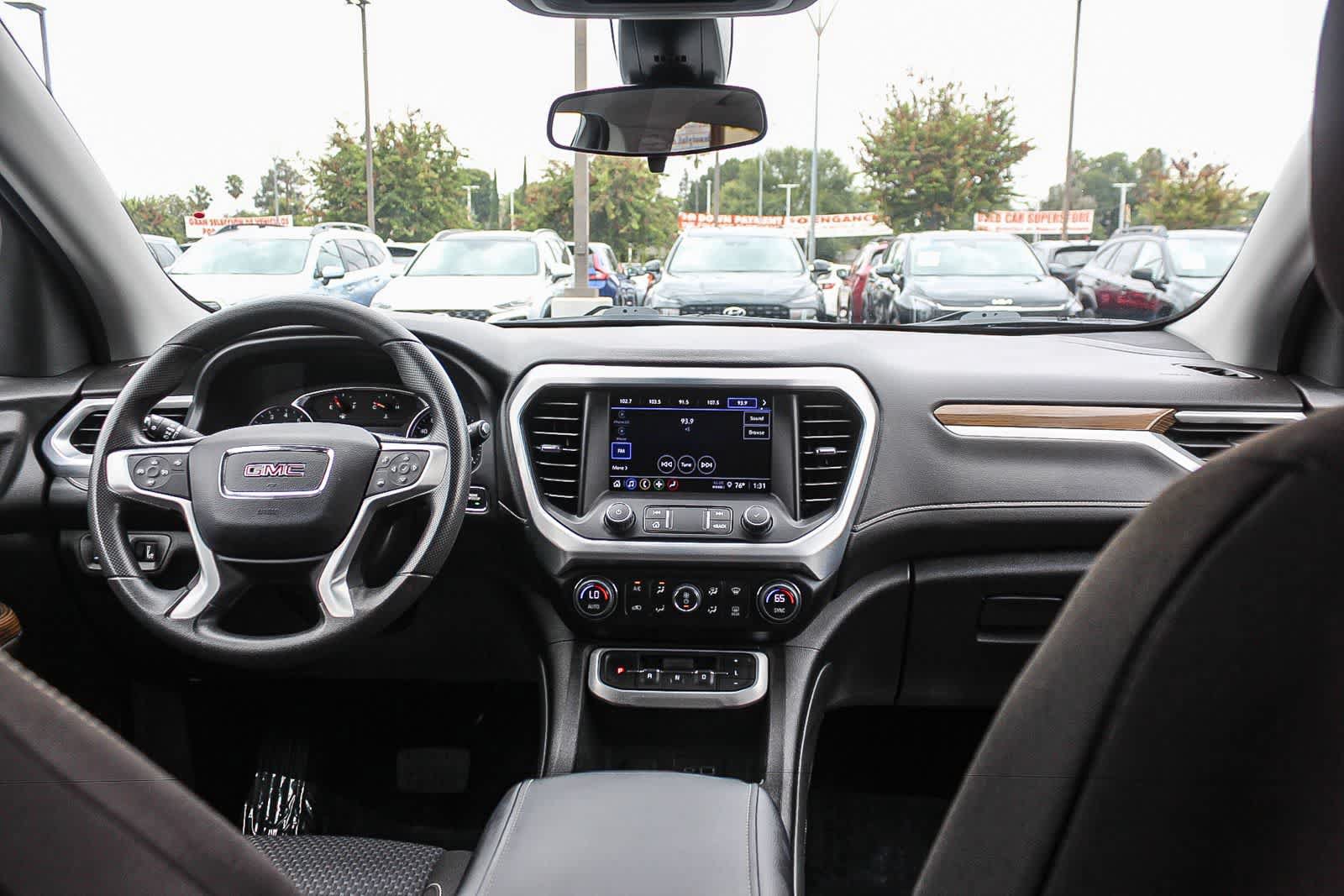 Used 2023 GMC Acadia SLE w/ Driver Convenience Package FWD image 17