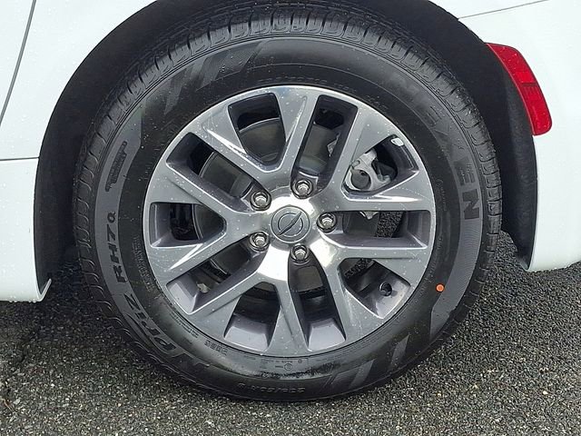 Used 2024 Chrysler Pacifica Pinnacle image 8