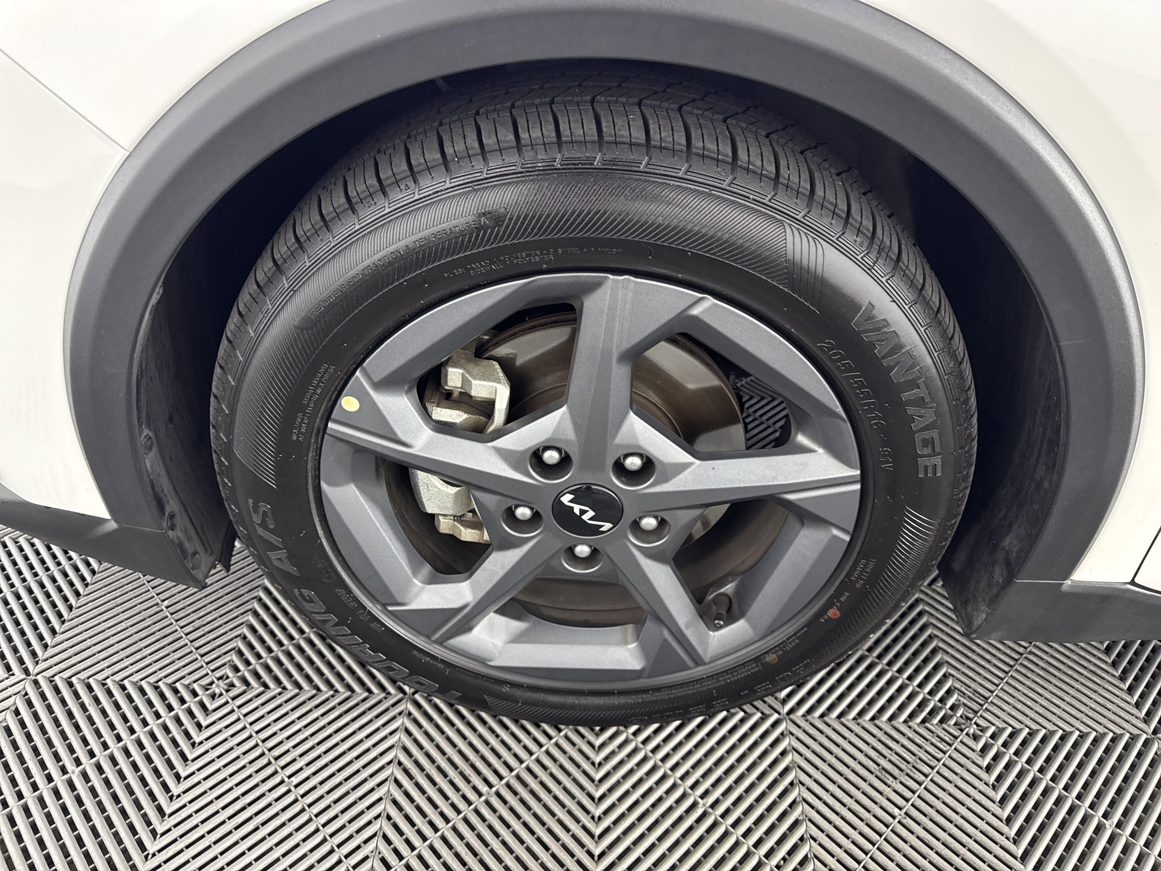 Used 2025 Kia K4 LXS FWD image 11