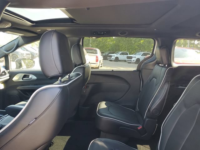 New 2026 Chrysler Pacifica Limited w/ S Appearance Package AWD/4WD image 10