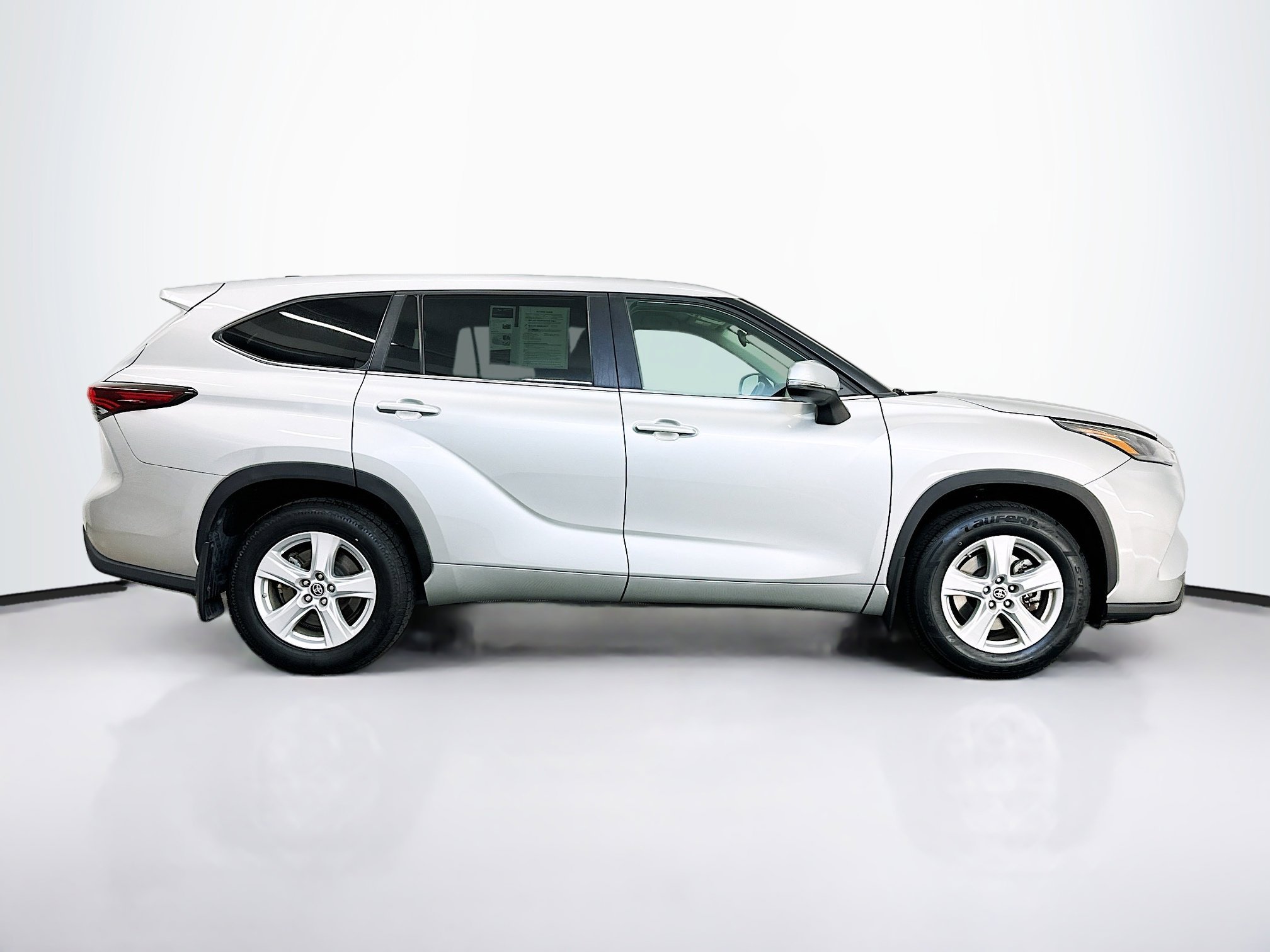 Used 2024 Toyota Highlander LE image 10