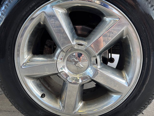 Used 2012 Chevrolet Avalanche LTZ AWD/4WD image 5