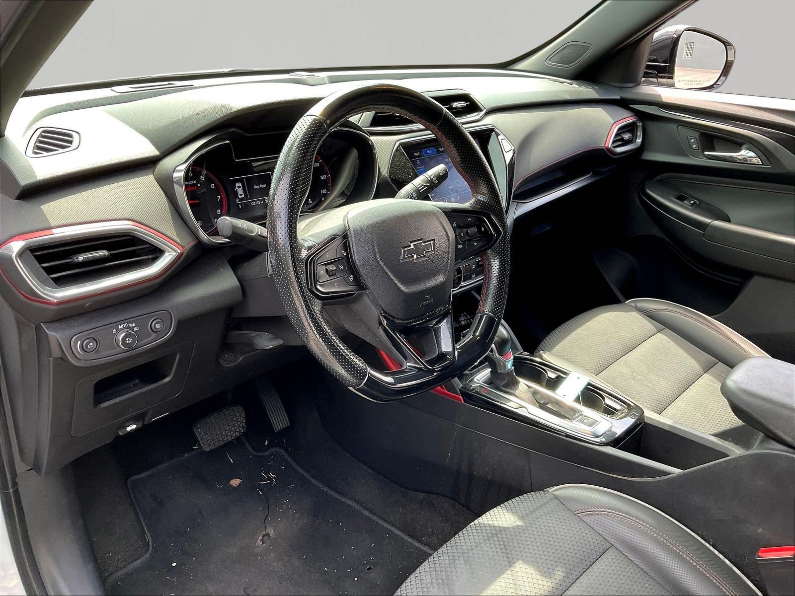 Used 2023 Chevrolet TrailBlazer RS w/ Convenience Package FWD image 16