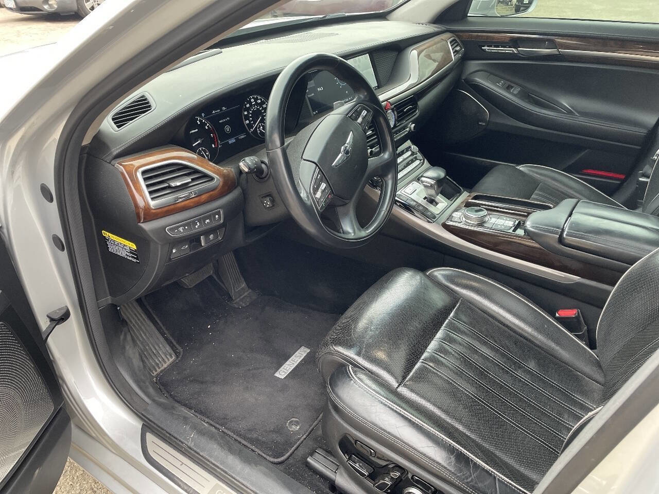 Used 2019 Genesis G90 3.3T Premium image 12