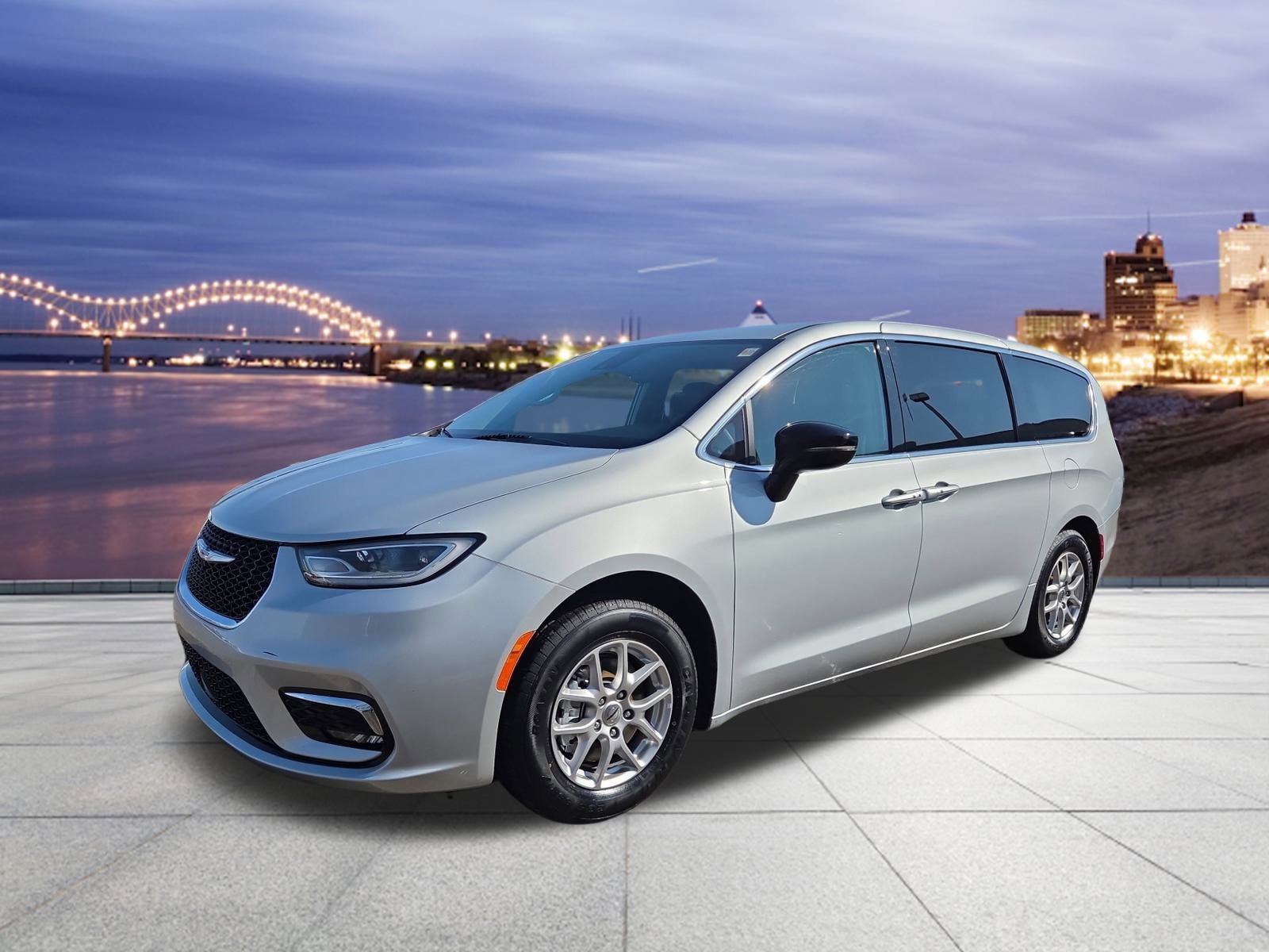 Used 2024 Chrysler Pacifica Touring-L video 1