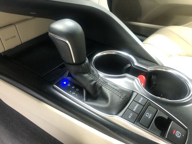 Used 2018 Toyota Camry XLE image 25