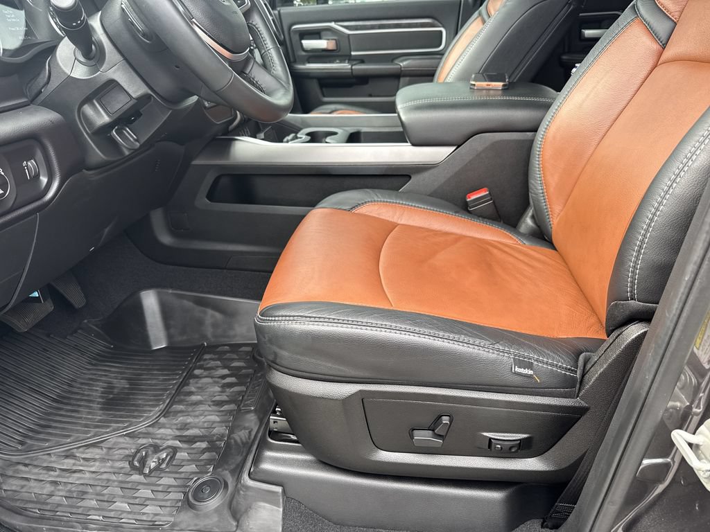 Used 2024 RAM 3500 Big Horn w/ Night Edition AWD/4WD image 9