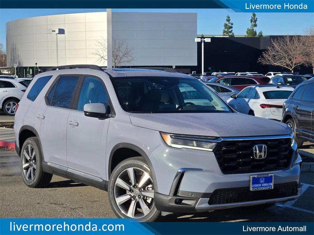 New 2025 Honda Pilot Touring image 1
