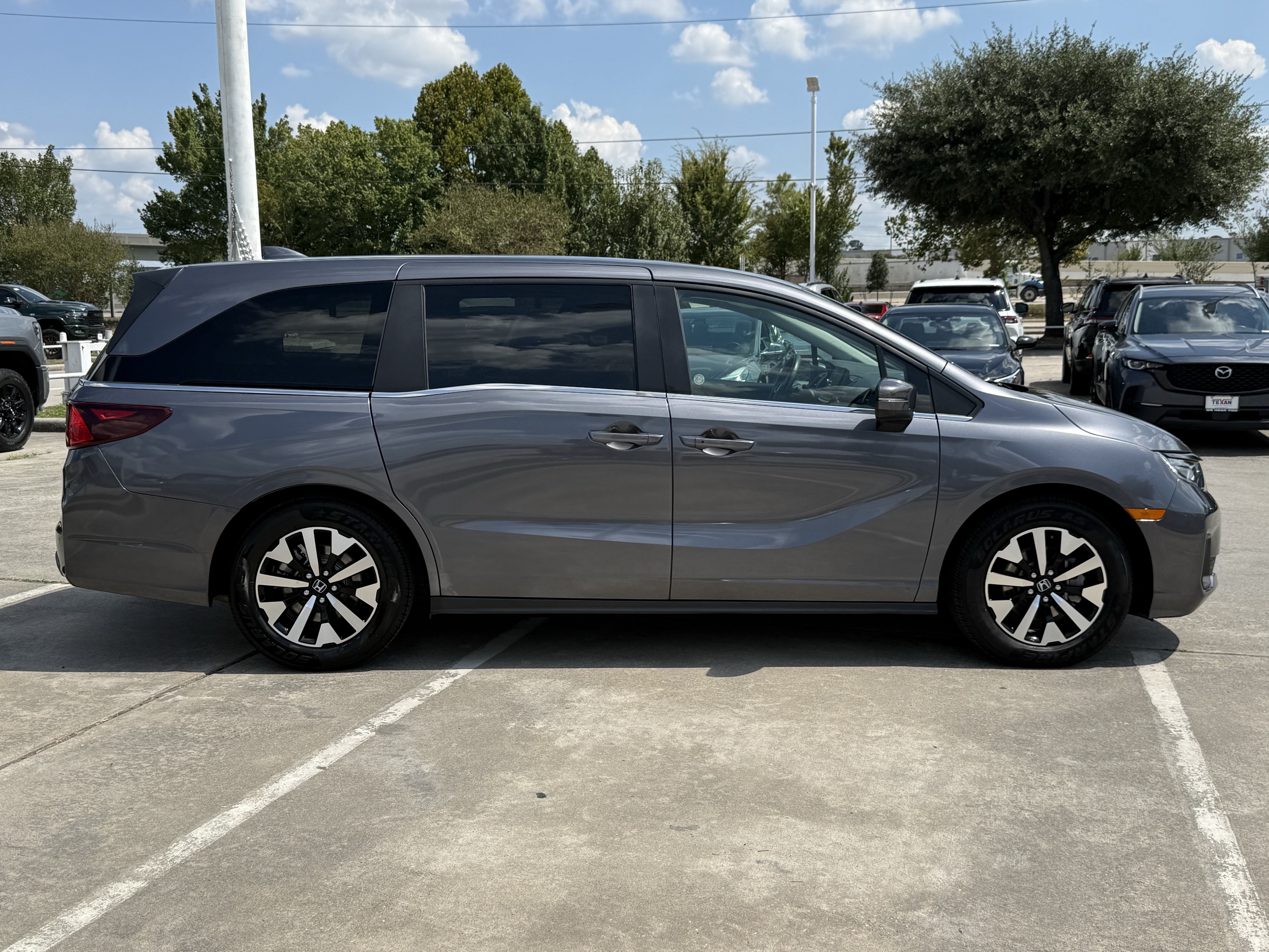 Used 2025 Honda Odyssey EX-L image 3