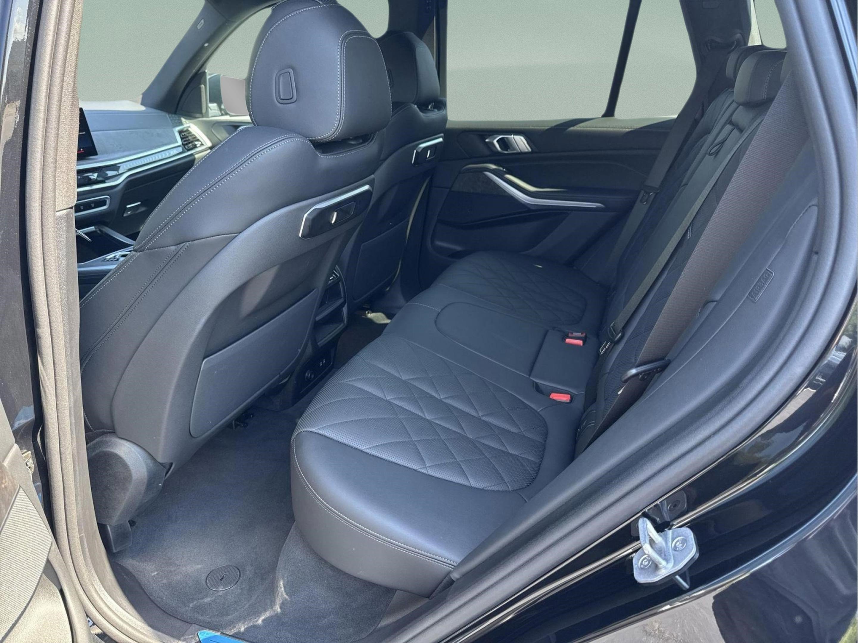 Used 2024 BMW X5 xDrive40i w/ Parking Assistance Package image 29