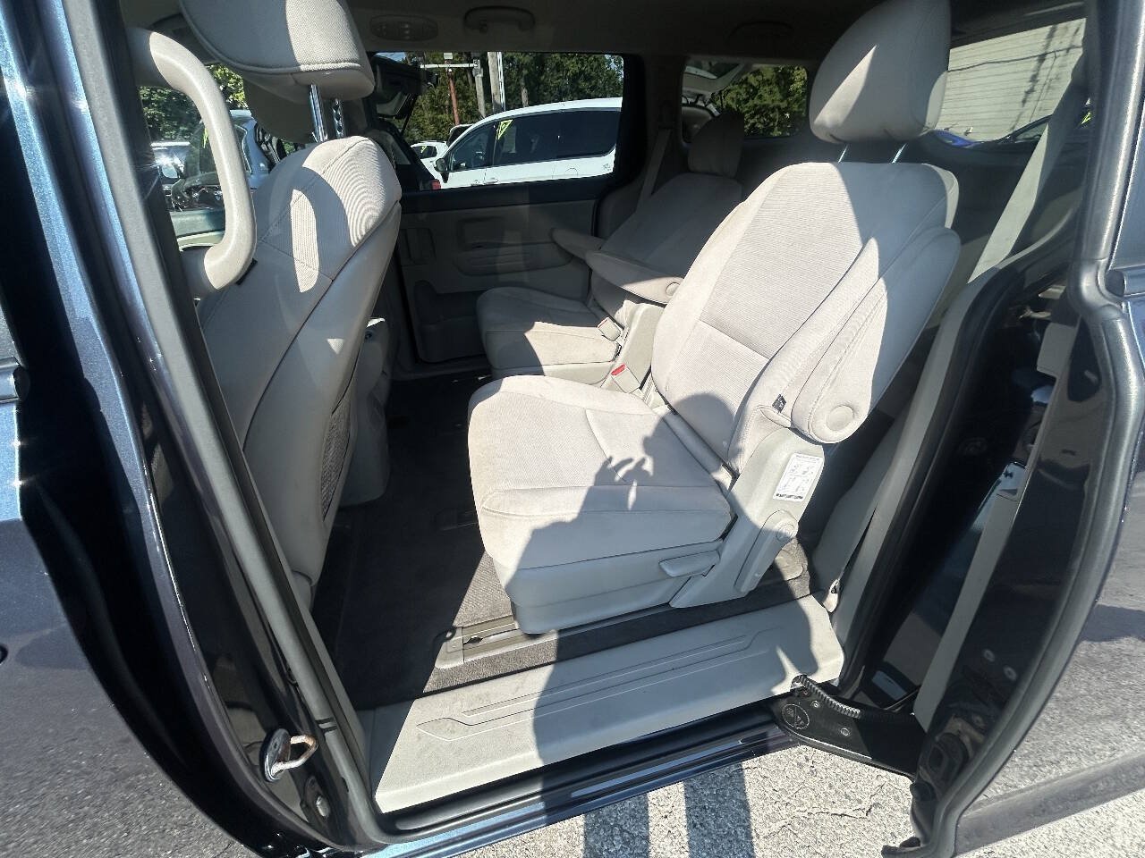 Used 2015 Kia Sedona LX FWD image 7