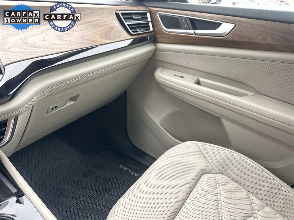 Used 2024 Volkswagen Atlas SE w/ Black Wheel Package image 33