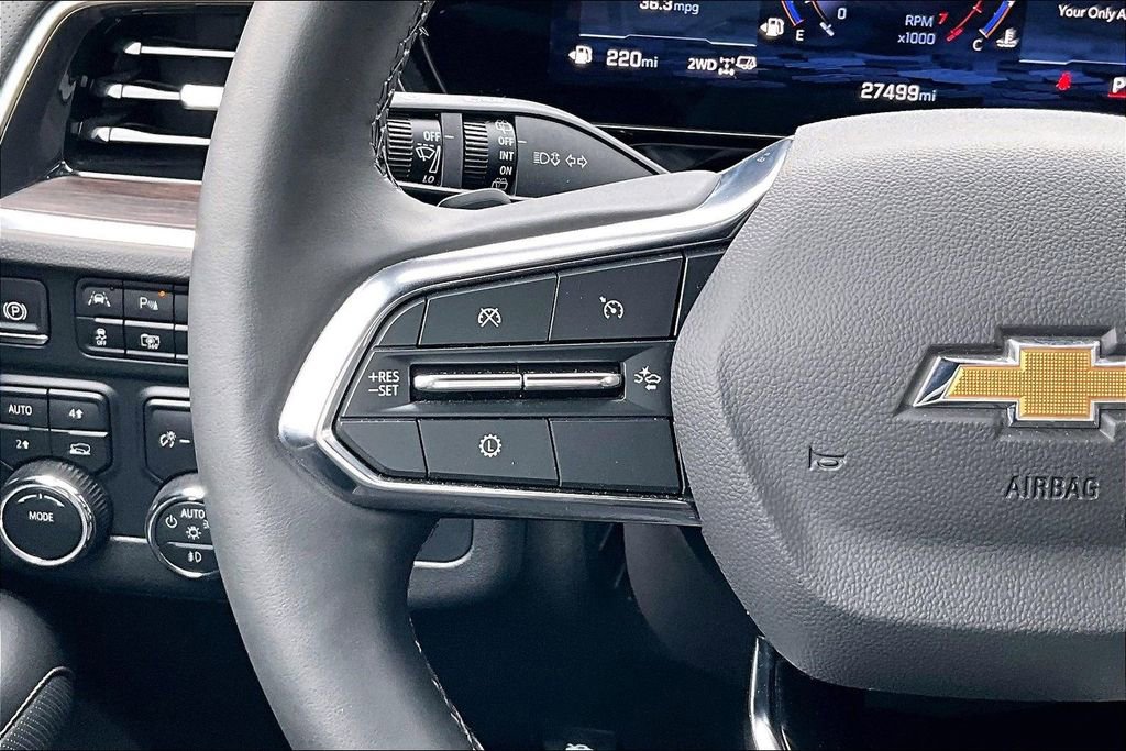 Used 2025 Chevrolet Suburban Premier image 24