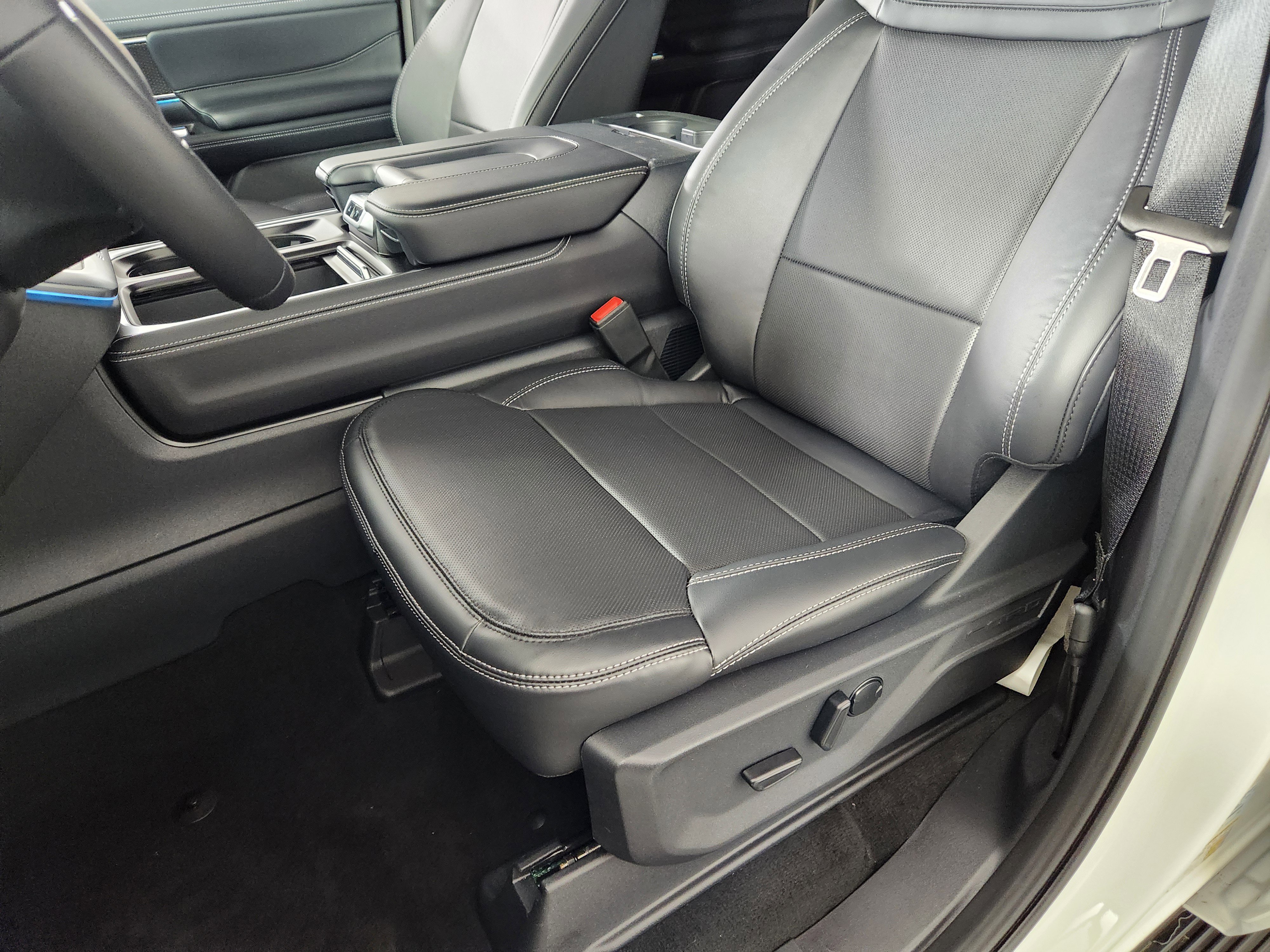 New 2026 Ford Expedition Max Platinum w/ Stealth Appearance Package image 13