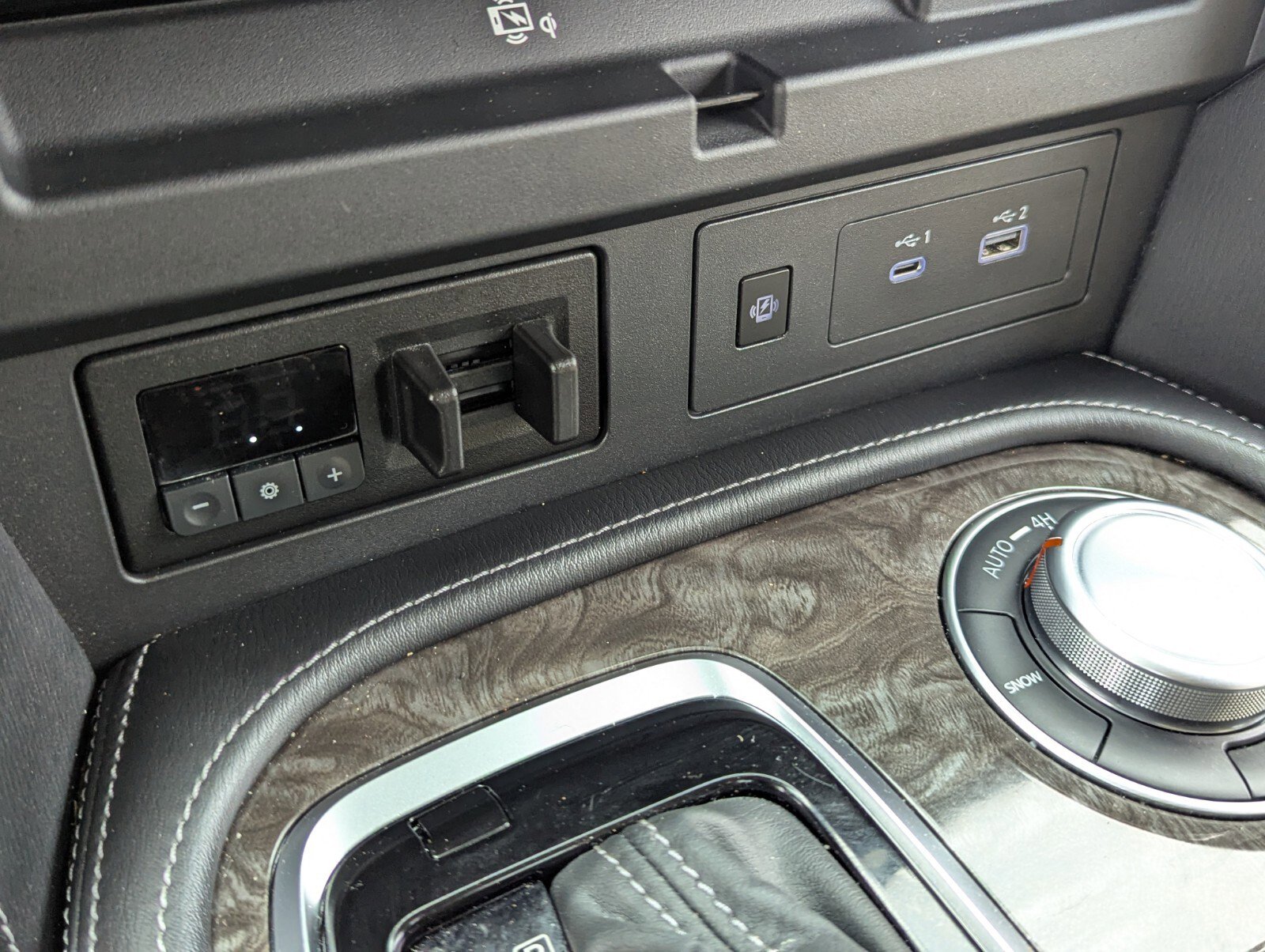 Used 2024 Nissan Armada Platinum w/ Cargo Package AWD/4WD image 32